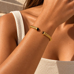 Brazalete Sans Permission Dorado