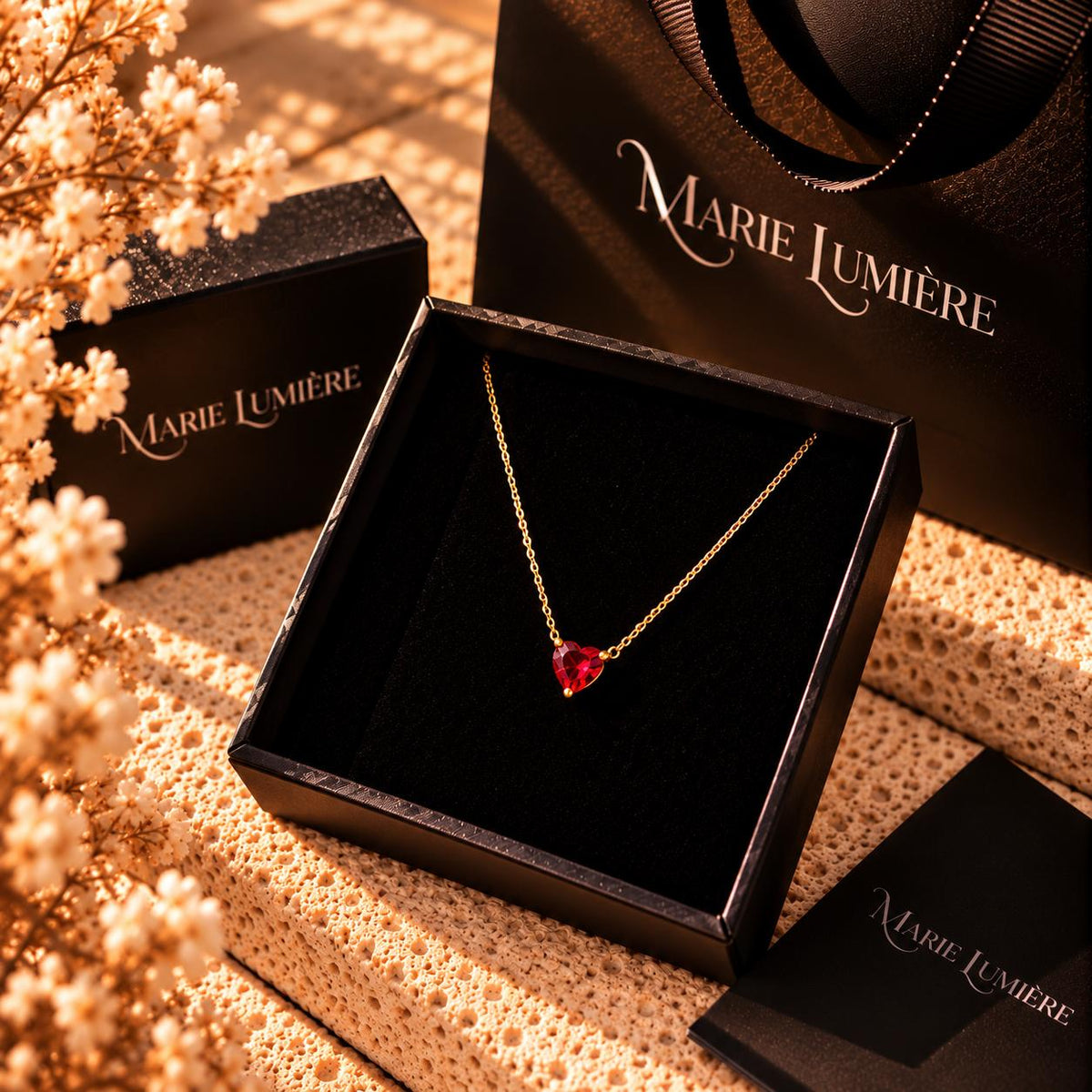 Collar Un Rien de Toi · Corazón rojo Dorado